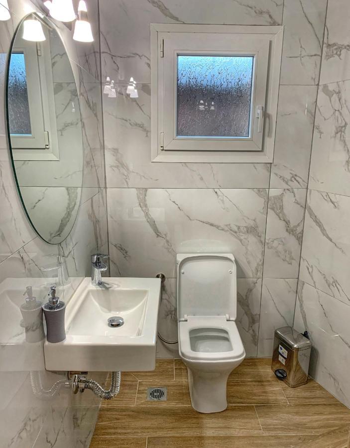 Petite Luxury Urban House Lägenhet Tríkala Exteriör bild
