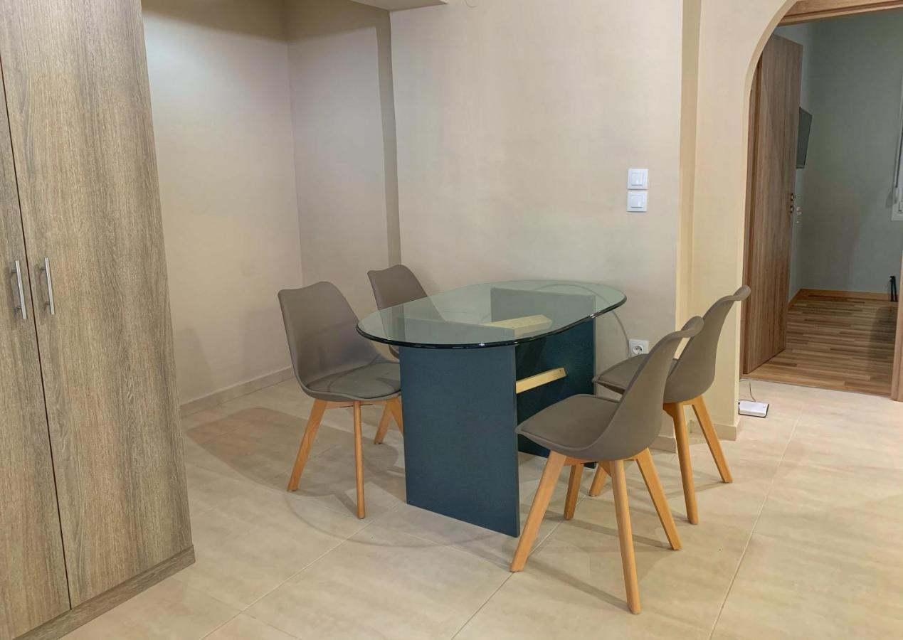 Petite Luxury Urban House Lägenhet Tríkala Exteriör bild