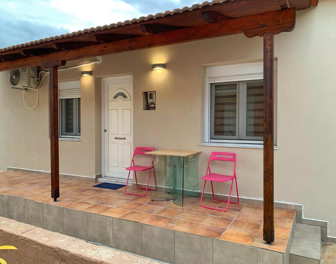 Petite Luxury Urban House Lägenhet Tríkala Exteriör bild