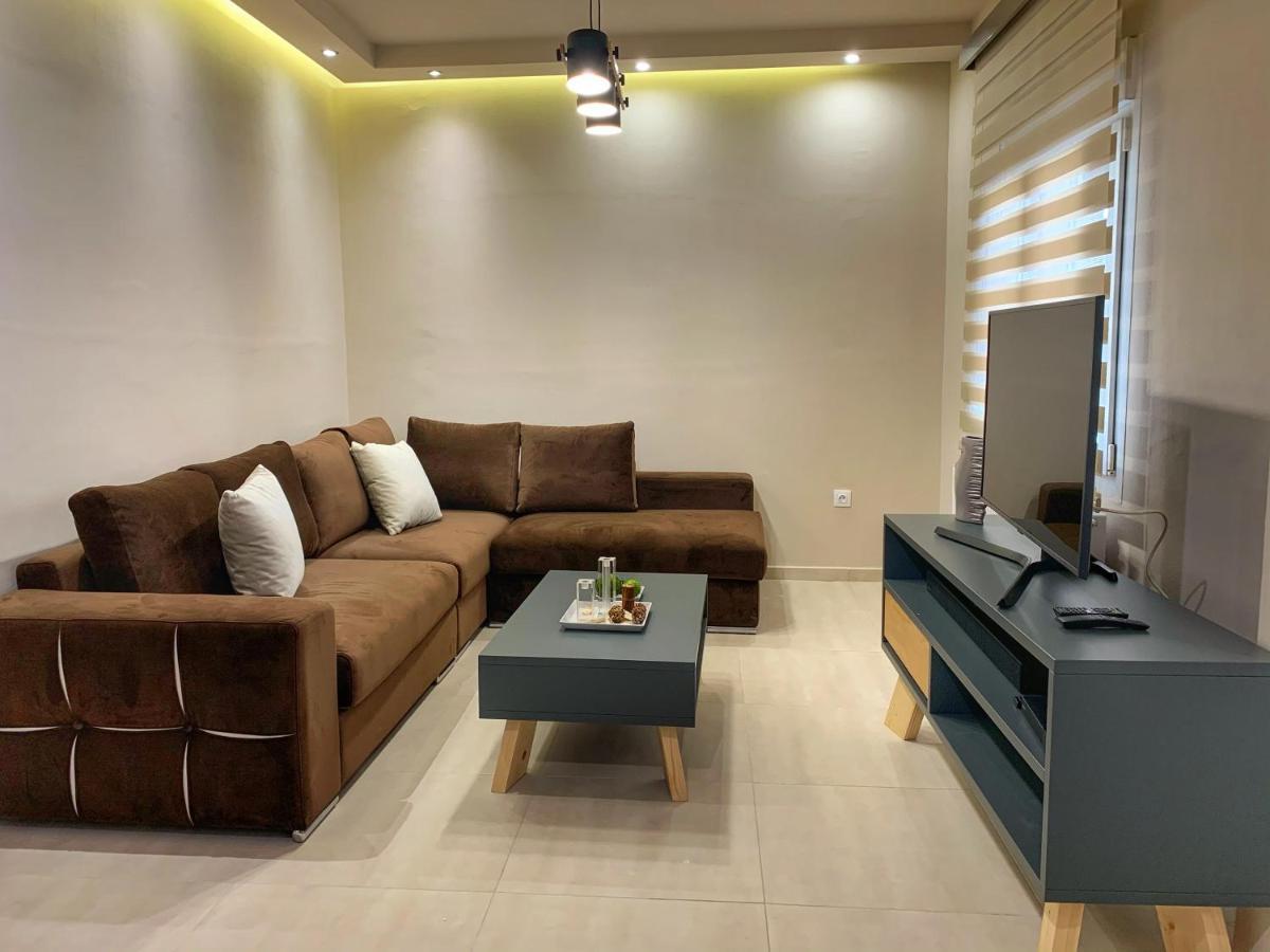 Petite Luxury Urban House Lägenhet Tríkala Exteriör bild